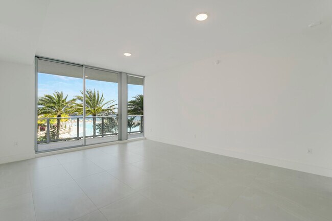 Building Photo - 220 Lake Shore Dr