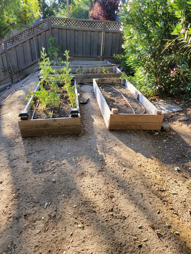 Building Photo - 4380 Entrada Dr