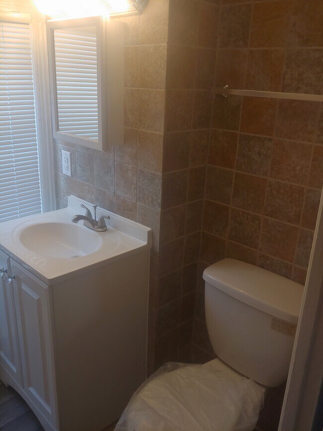 Building Photo - 116 Township Ave apt 2