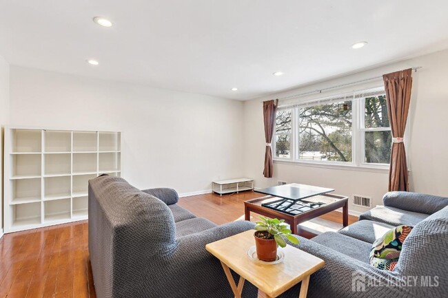 Building Photo - 3 Stafford Dr