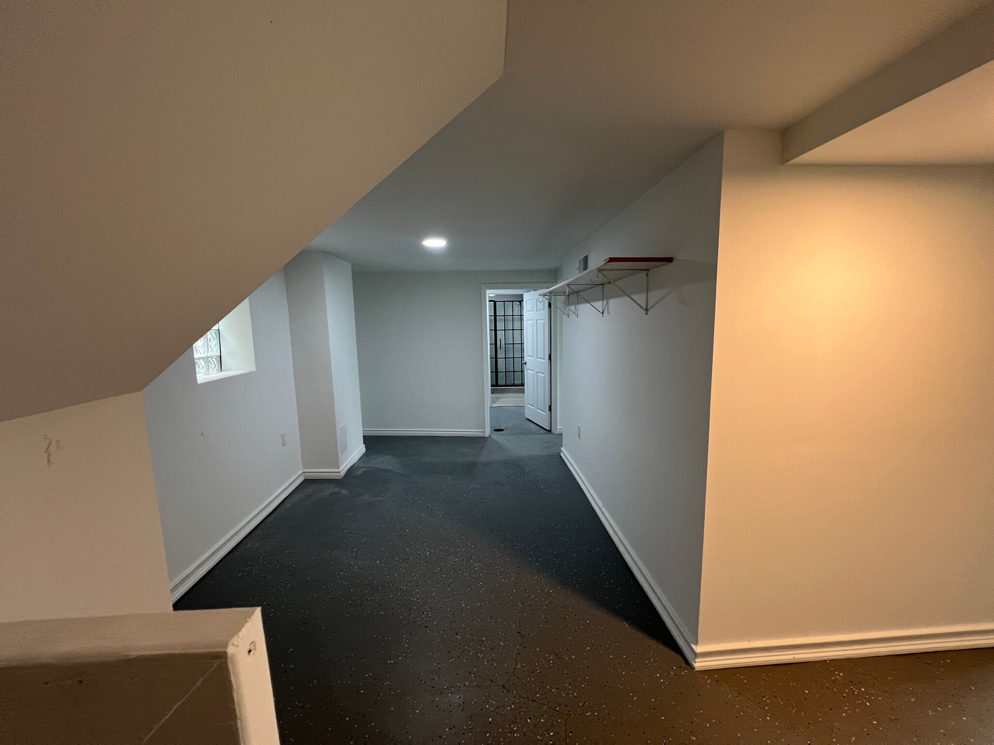 Building Photo - 1122 W 144th St