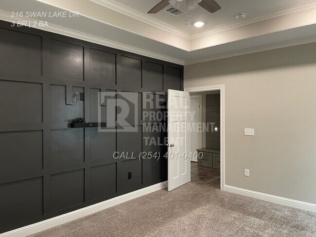 Building Photo - 216 Swan Lake