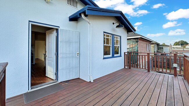 Building Photo - ALL UTILITIES INCLUDED - Remodeled - Upper Level - Backyard