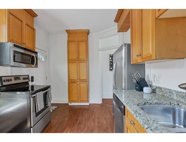 Building Photo - The Artist's Apt. | 2BR | Short North | +Parking