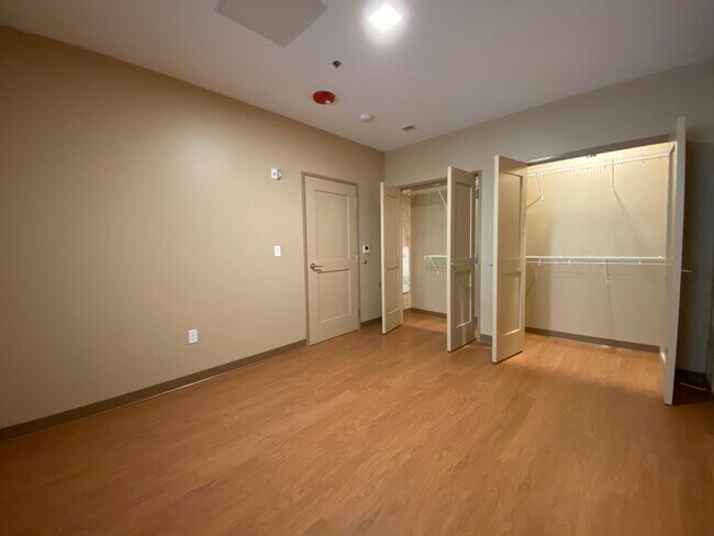 Building Photo - 83 Hanover St