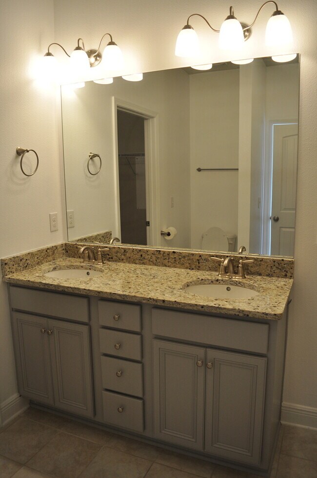 Building Photo - 493 Cocobolo Dr