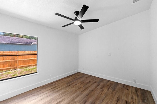 Building Photo - 6402 N Highland Ave