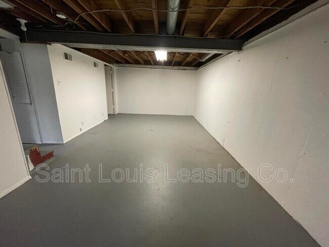 Building Photo - 145 Clearview Dr