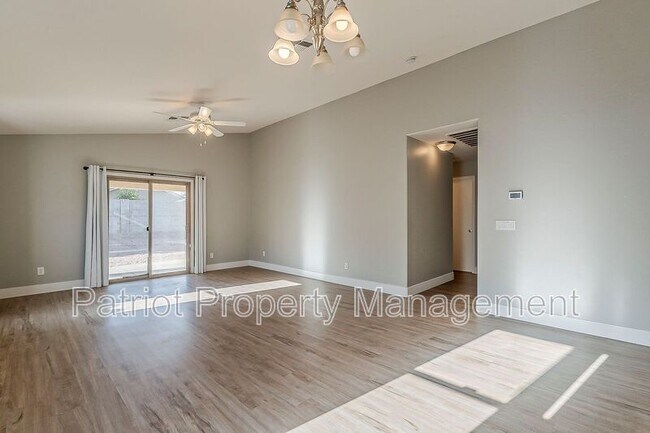 Building Photo - 13930 W Country Gables Dr