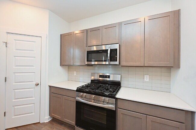 Building Photo - Modern 2024 New Construction in Sage Farms – Steps from Dog Park & Trails!