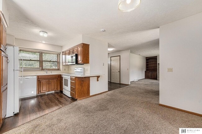 Building Photo - 1611 S 168th Ave