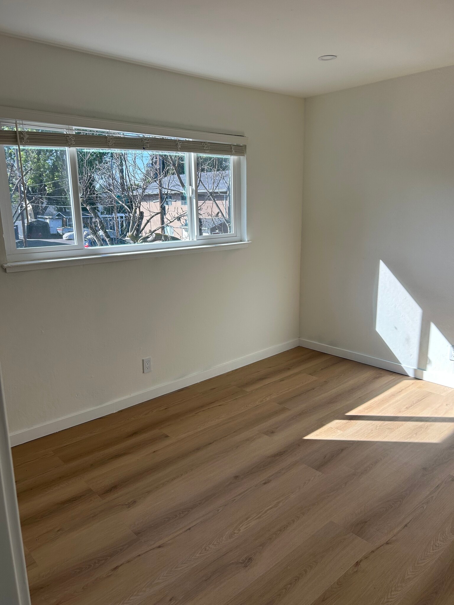 double pane windows - 2360 Galway Ct