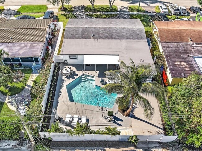 Building Photo - 551 Crescent Dr