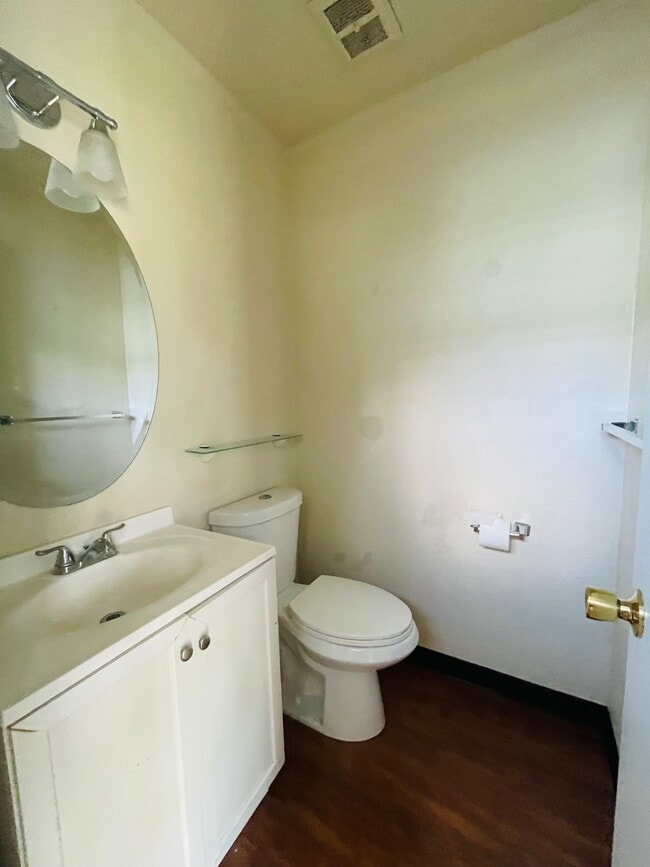 Building Photo - 98 -401 Hookanike St. #A