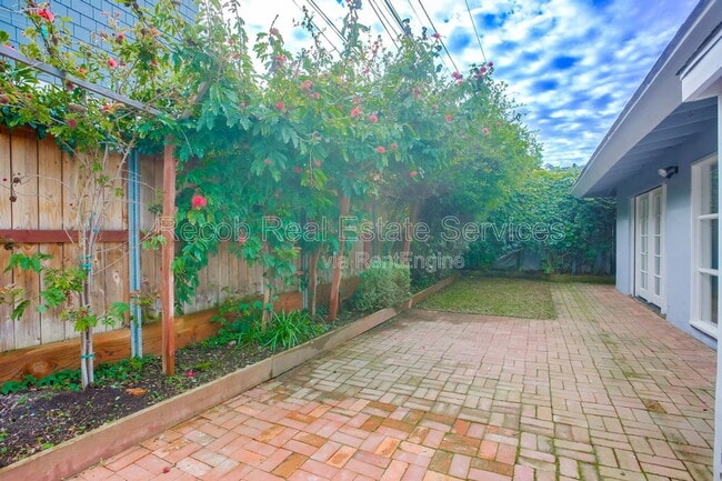 Building Photo - 8019 Paseo Del Ocaso