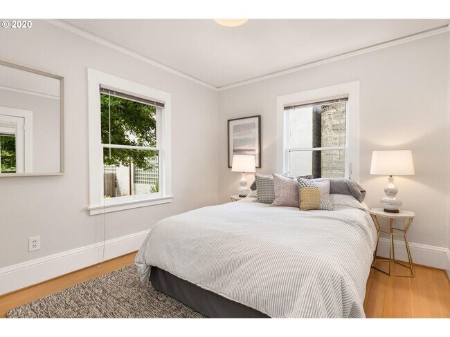 Building Photo - Charming 2-Bedroom Gem with Spacious Living Room and Bright Open Kitchen!