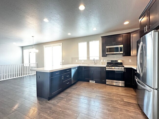 Building Photo - Amazing Home Available in the Heart of Highland UT!