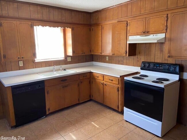 Building Photo - 13 Rosemunn Dr