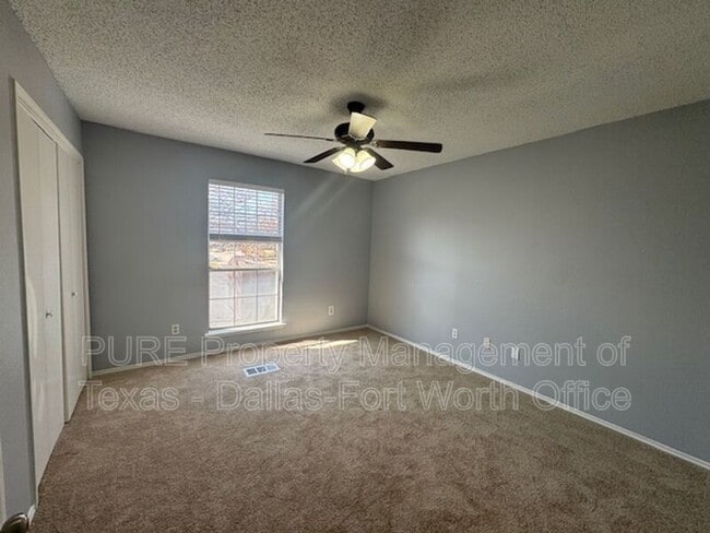 Building Photo - 4004 W Pioneer Dr