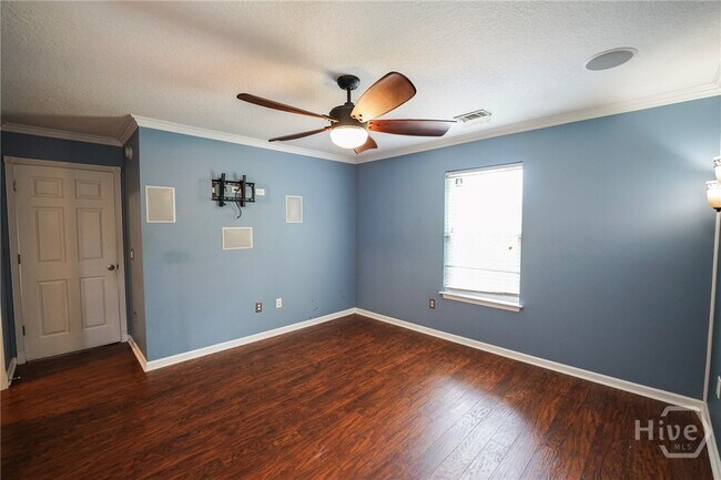 Building Photo - 170 Willow Oak Dr