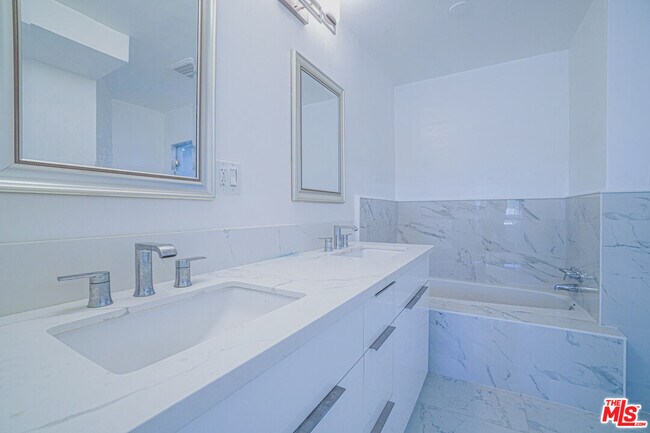Building Photo - 4201 Don Diablo Dr