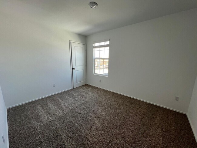 Building Photo - 300 Geode Glen