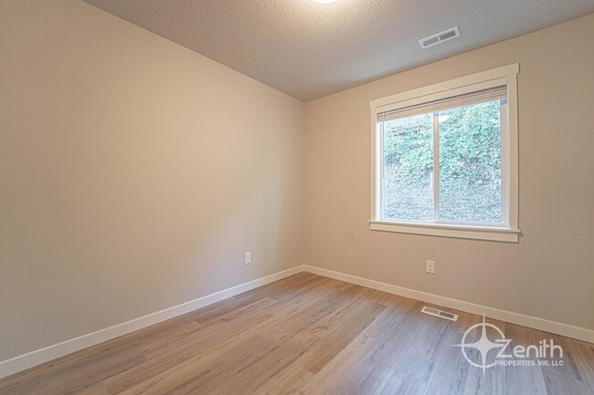 Building Photo - 4916 NE 2nd Ct