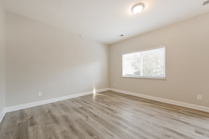 Building Photo - 5065 Pelican St
