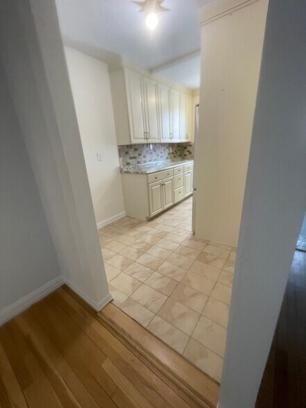 Building Photo - 210 Martine Ave