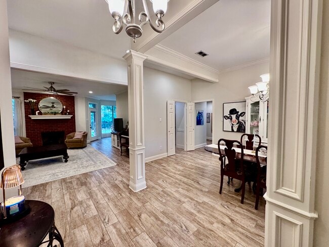 Building Photo - 3308 Oak Knoll Dr