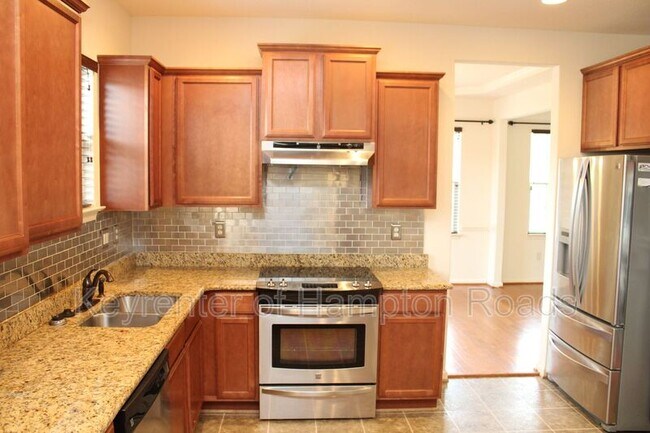 Building Photo - 3901 Grand Isle Dr