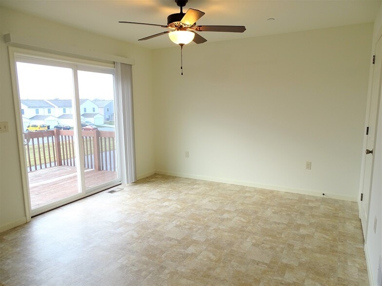 Building Photo - 322 Meadow View Dr