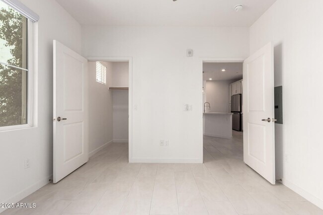Building Photo - 2511 W Queen Creek Rd
