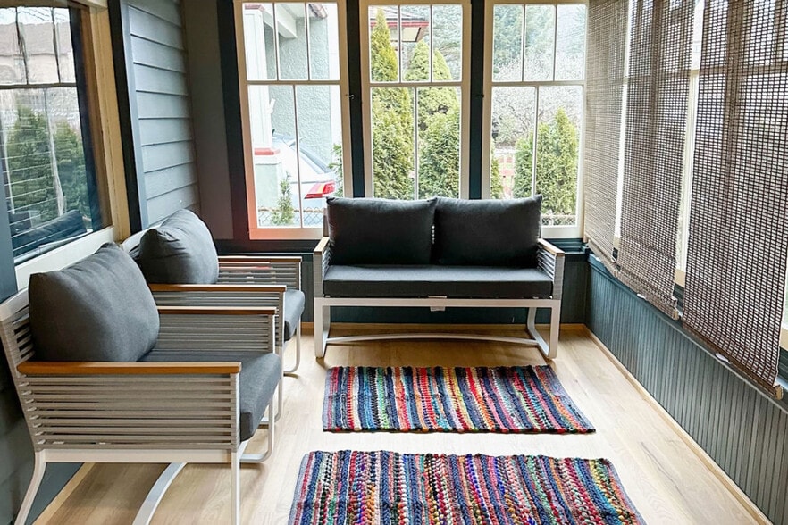 Building Photo - 155 Swart St