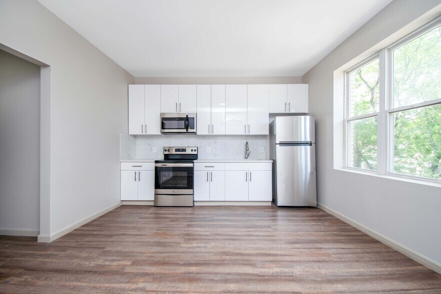 Building Photo - 479 Farmington Ave