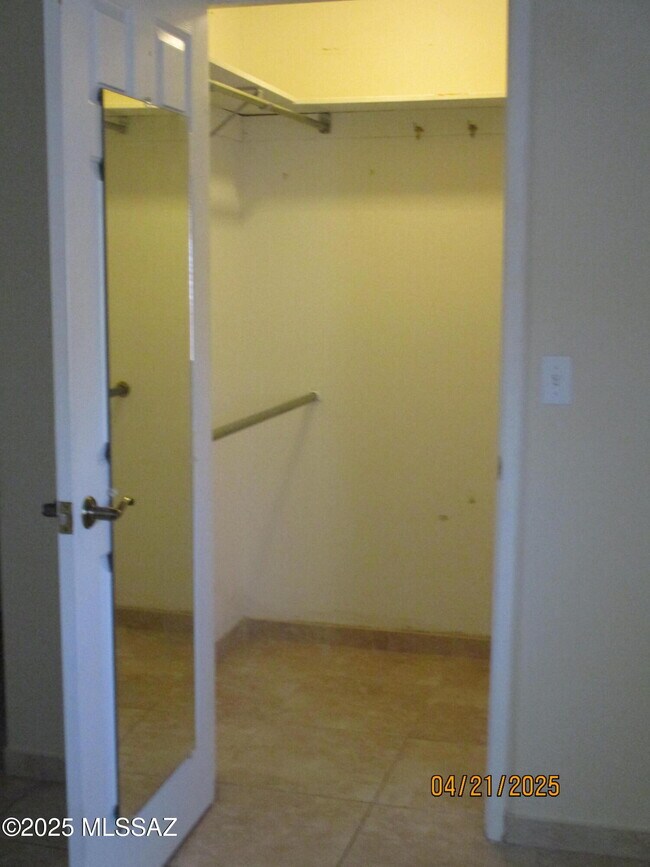 Building Photo - 8712 E Terrace Pl
