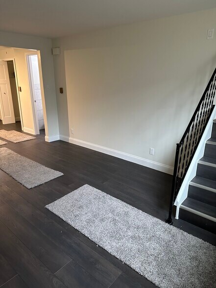 Living Room - 818 S Jefferson St