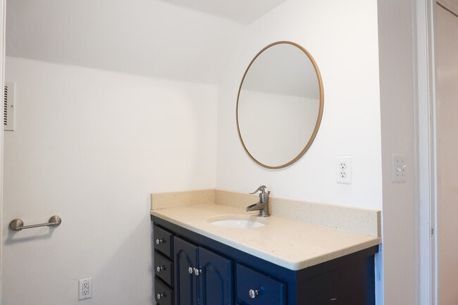 Building Photo - 1004 Baywood Ct