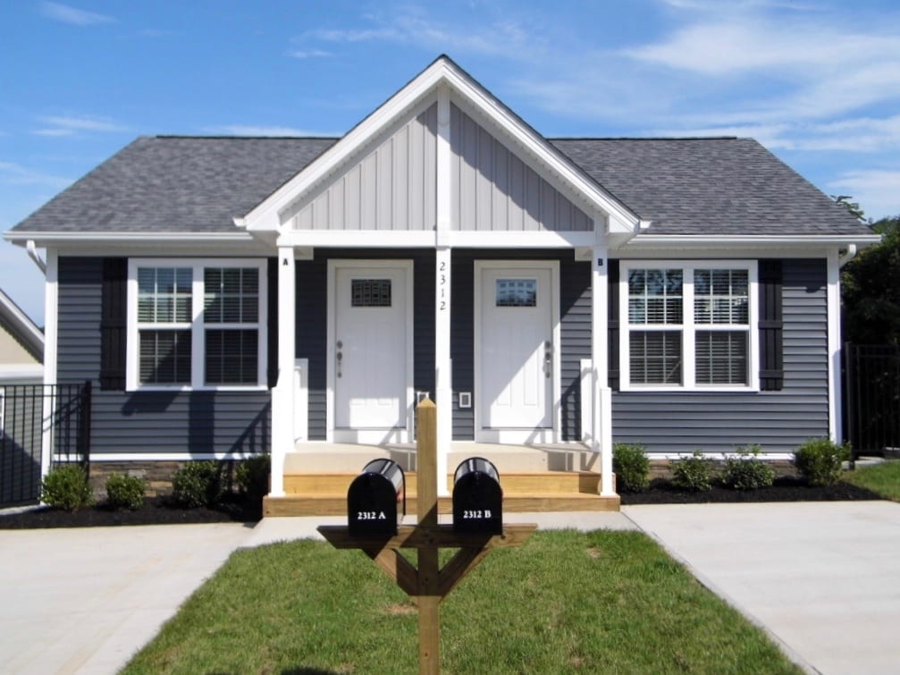 Beautiful craftsmen style exterior, covered entry, personal mailbox - 2312-A Belle Ave NE