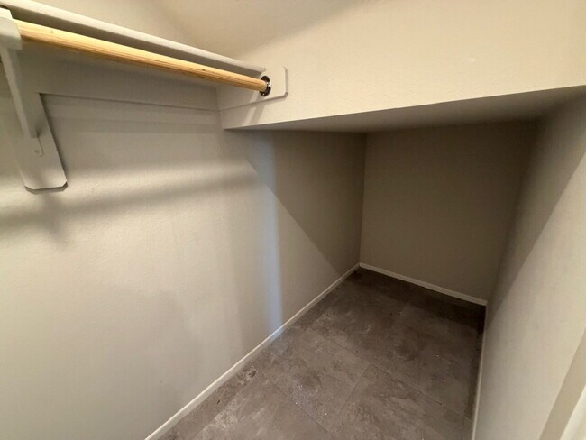 Building Photo - GATED 4 BED 2.5 BATH 2 CAR GARAGE SINGLE FAMILY HOME w/ LOFT, BEDROOM DOWNSTAIRS, NEXT TO COMMUNI...