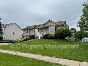 Building Photo - 918 SE Judy Dr