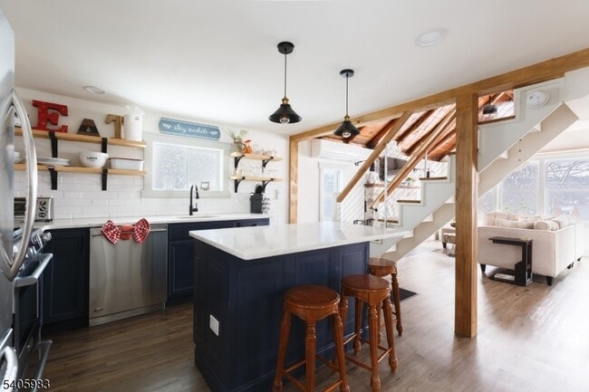 Building Photo - 377 Lakeside Rd