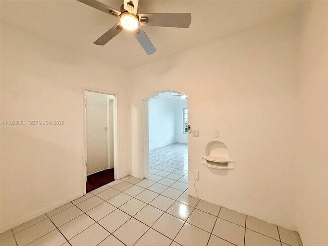 Building Photo - 610 12th St