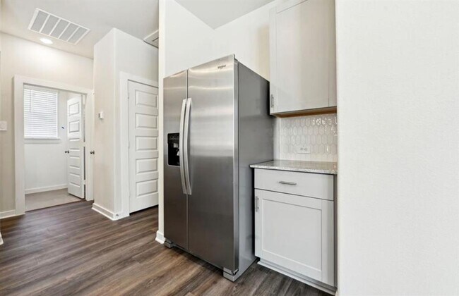 Building Photo - 16656 Sterling Clf St