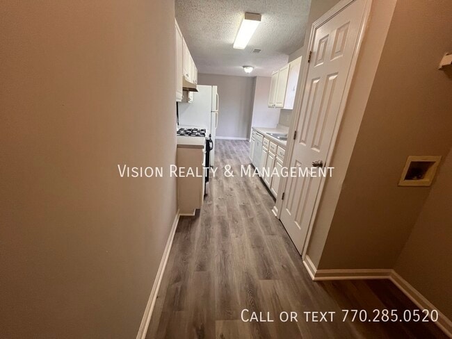 Building Photo - 360 Wesley Chapel Rd