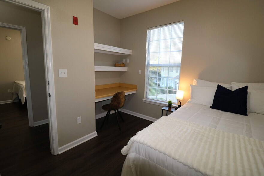 Building Photo - 490 Prospect Rd