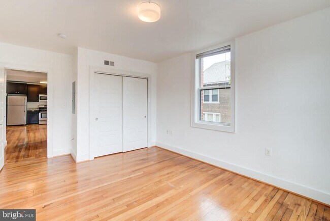 Building Photo - 1575 Spring Pl NW