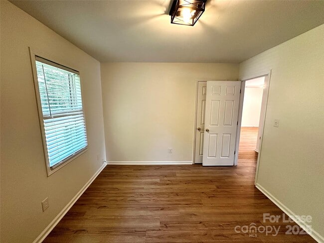 Building Photo - 5591 Wrenn Dr