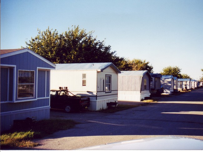 Building Photo - Country Village Mobile Home Park