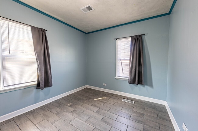 Building Photo - 7740 S Laramie Ave